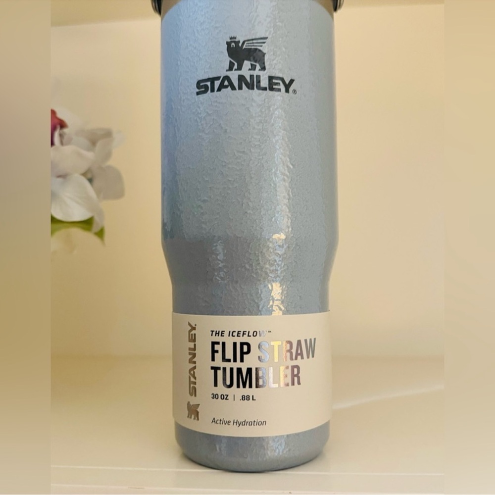 🎉LAST PIECE🎉Stanley 30 Oz. IceFlow Tumbler with Flip Straw‎ Heather Silver - Picture 8 of 10
